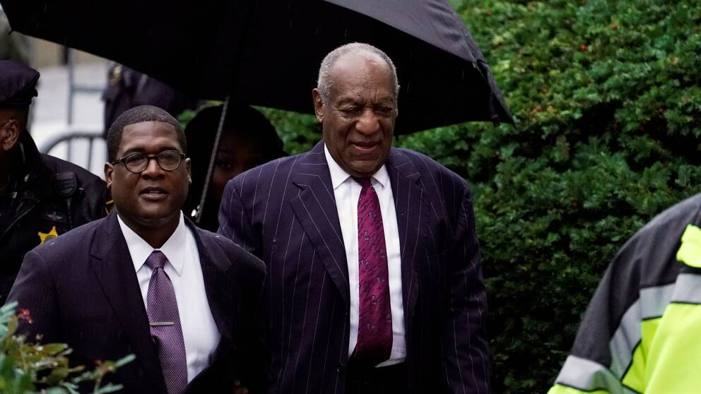 Skådespelaren Bill Cosby döms till fängelse för de sexuella övergrepp han begick 2004.