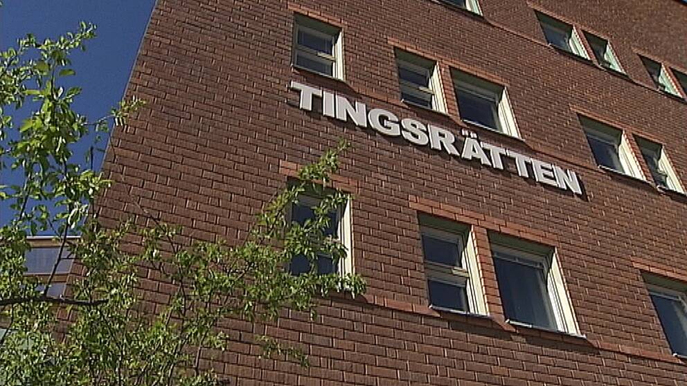 exteriörbild på del av stor tegelbyggnad