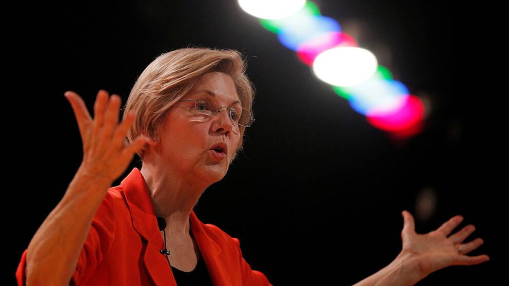 Elizabeth Warren, senator från Massachusetts, får kritik för sitt försök att bevisa att hon tillhör USA:s urbefolkning.