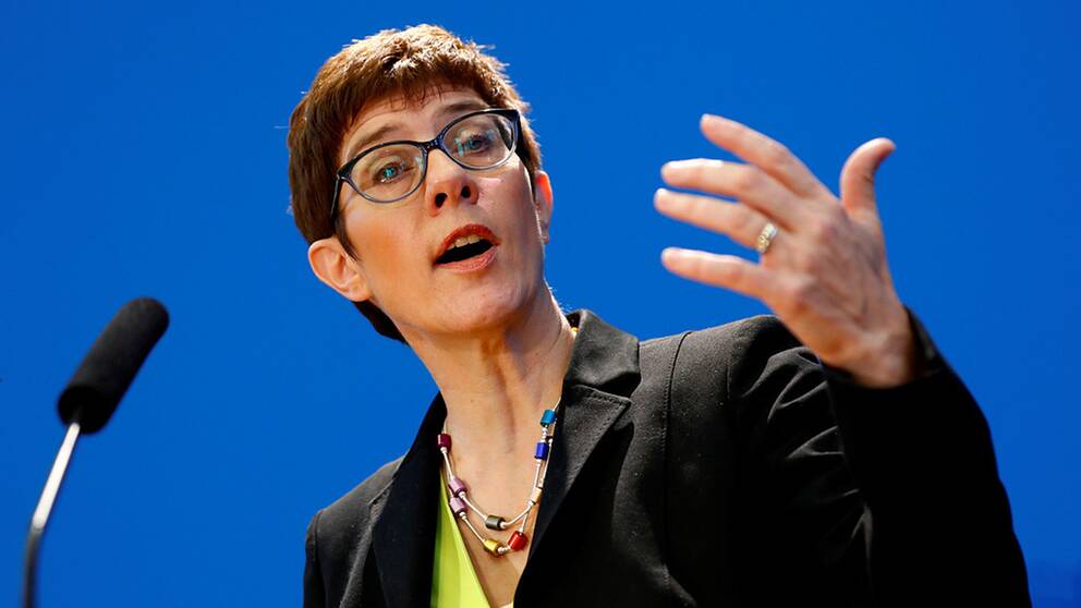 Annegret Kramp-Karrenbauer vill bli ny partiledare för Angela Merkels kristdemokratiska parti.