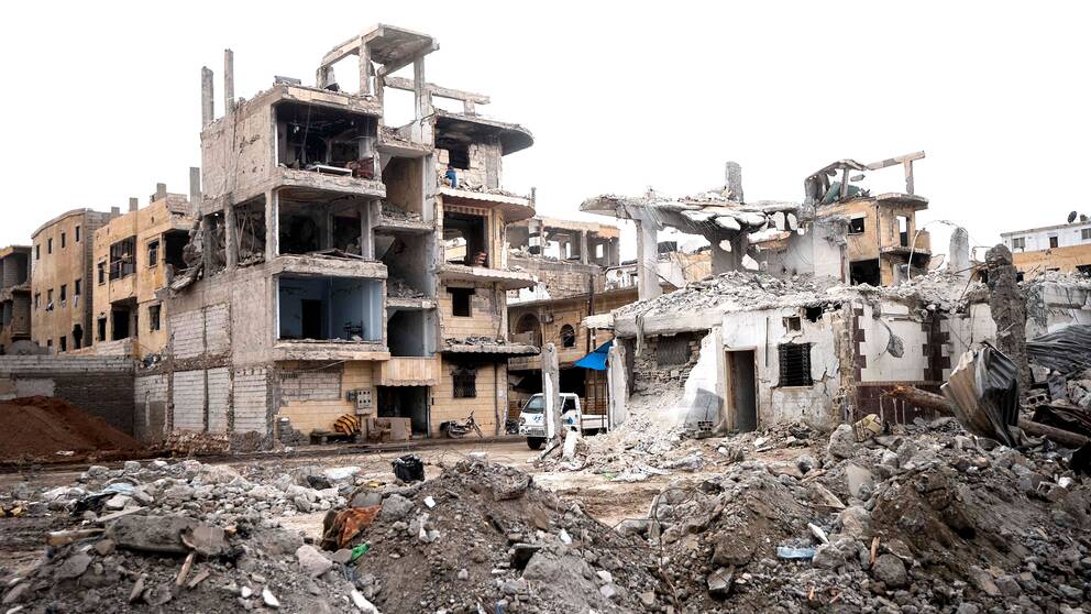 Se den enorma förödelsen efter bomningarna av Raqqa