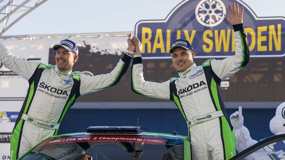 Rallyföraren Pontus Tidemand (höger) och kartläsaren Jonas Andersson (vänster) går skilda vägar.