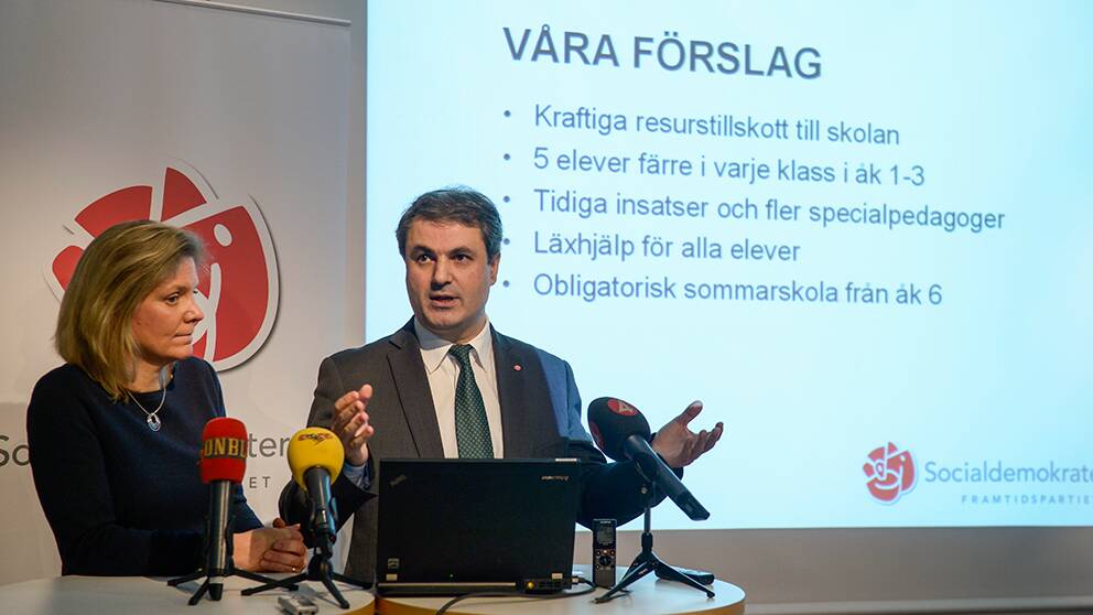 Socialdemokraternas Ibrahim Baylan, till höger, och Magdalena Andersson kommenterade i januari i år regeringens skolförslag, bland annat med förslaget färre elever i varje klass årskurs 1-3.