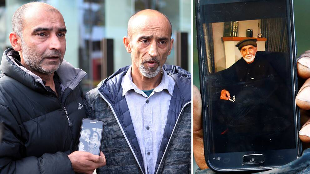 Bröderna (från vänster) Yami och Omar Nabi visar upp en bild på sin pappa Daoud – en av alla människor som sköts ihjäl i terrorattacken i Christchurch, Nya Zeeland