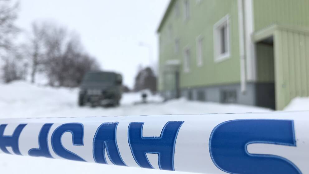 Avspärrningar efter misstänkta mordet i Skelleftehamn.