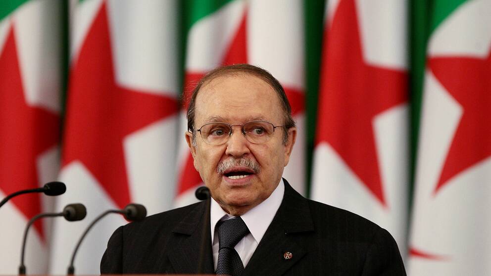 Efter veckor av protester kliver Abdelaziz Bouteflika ned efter 20 år på presidentposten. Arkivbild.