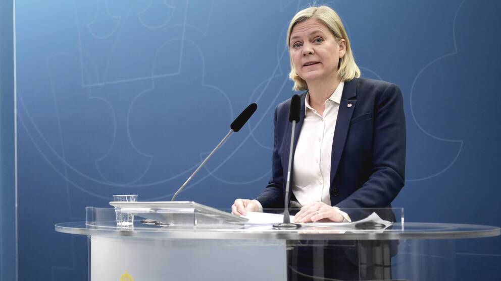 Finansminister Magdalena Andersson (S) presenterar en budgetprognos under en pressträff i Rosenbad.