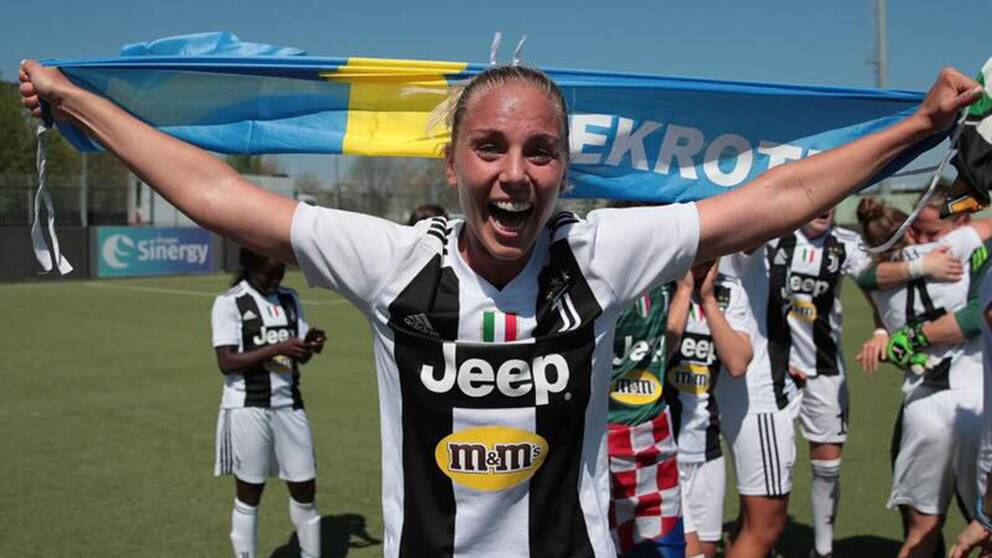 Petronella Ekroth firar ligaguldet med Juventus.