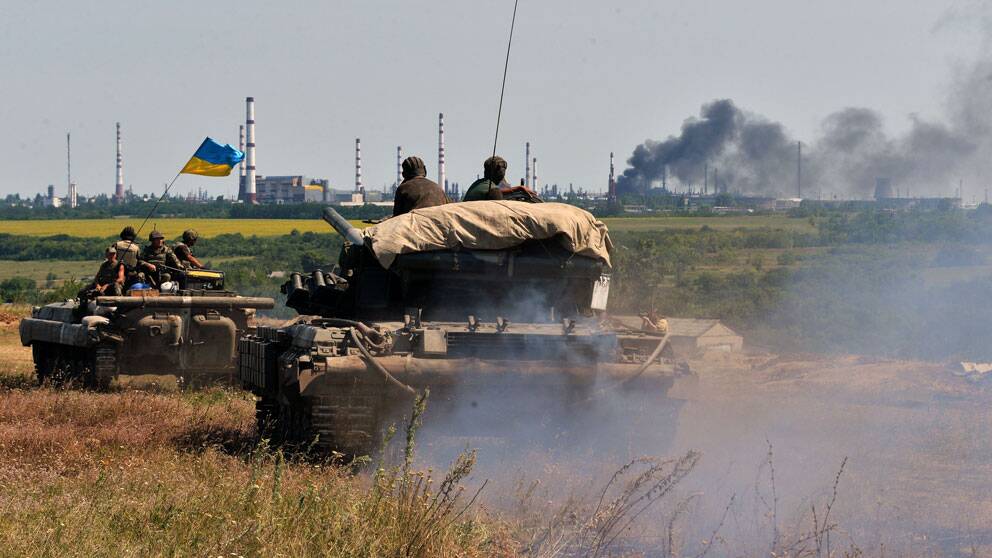 A convoy of vehicles of the Ukrainian forces drives towards the eastern Ukrainian city of Lysychansk, in the region of Lugansk, on July 25, 2014. Russia on Friday called the latest US accusations of Moscow's involvement in the Ukrainian conflict a baseless 'smear campaign' and said Washington bears responsibility for the bloodshed. AFP PHOTO / GENYA SAVILOV