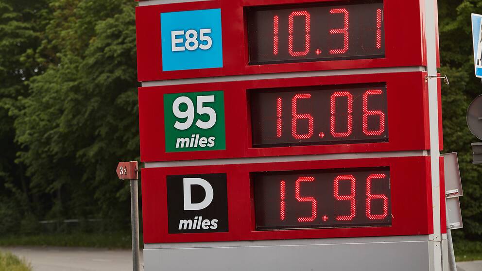 Ökningen i bensinpriserna behöver inte vara lika dramatisk som den verkar. Arkivbild.