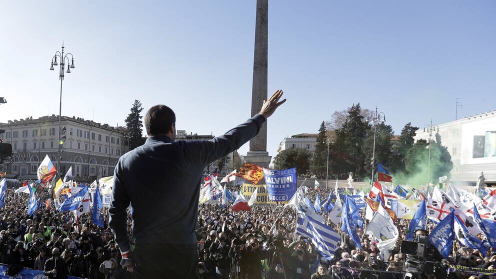 Matteo Salvini talar inför anhängare i Italiens huvudstad Rom.