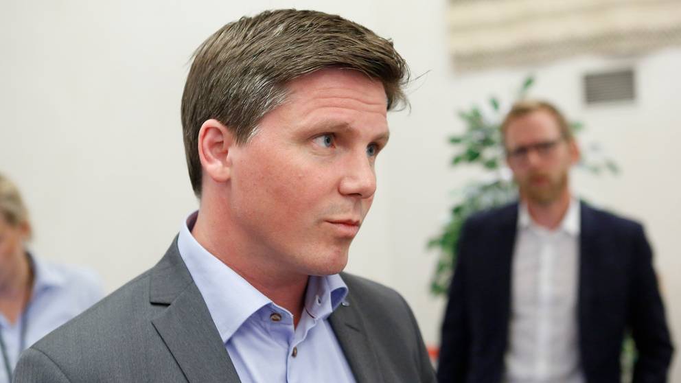 Uppgifter Erik Ullenhag kandiderar till partiledarposten för