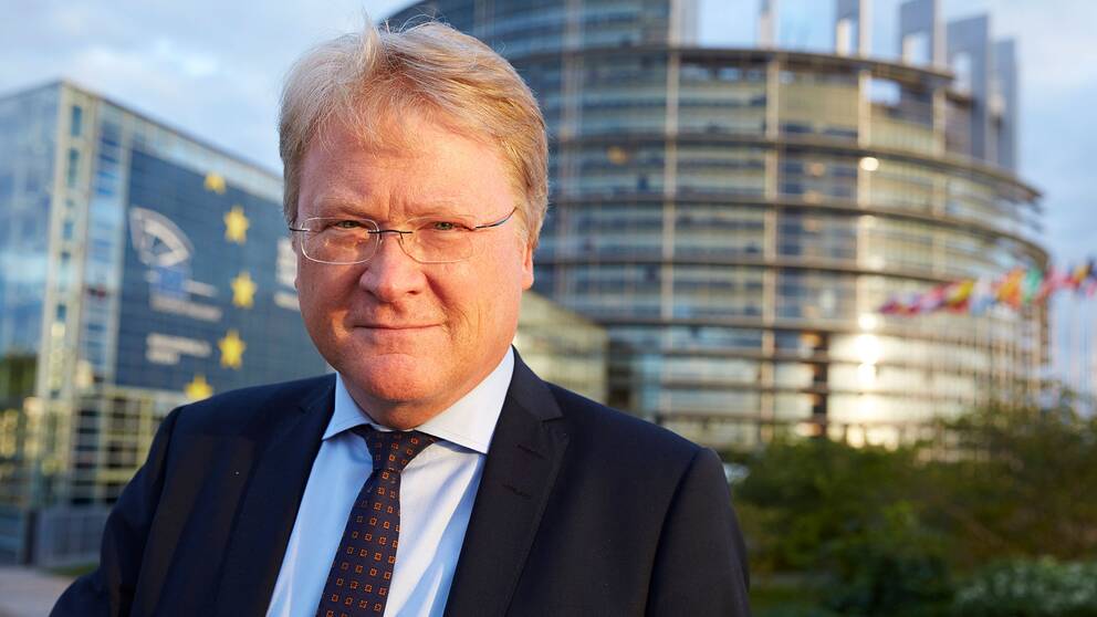 Lars Adaktusson (KD) utanfÃ¶r EU-parlamentet i Strasbourg nÃ¤r han satt som EU-parlamentariker.