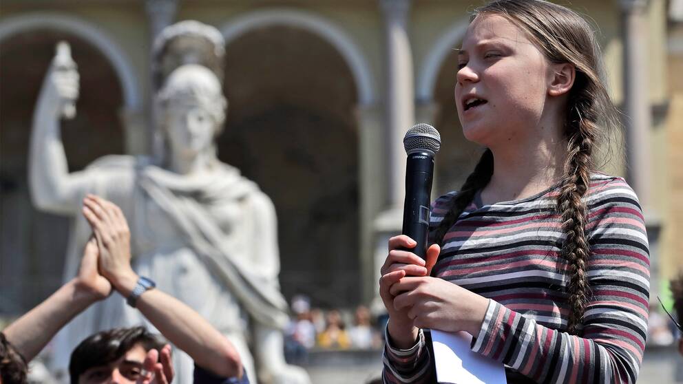Greta Thunberg talar under en klimatdemonstration i Rom, Italien.