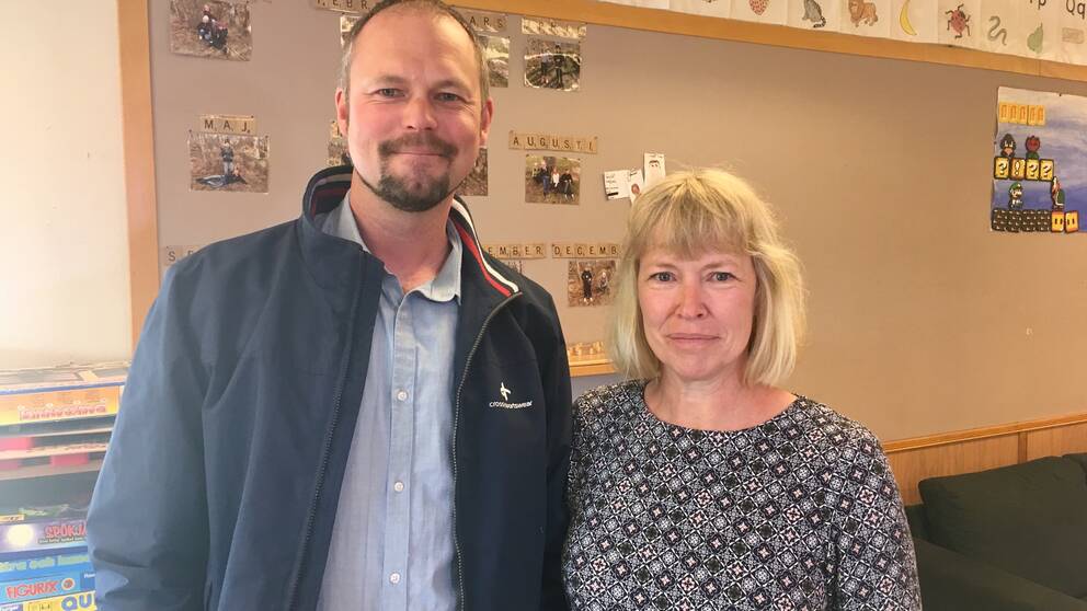 Rickard Andersson, rektor i Sotenäs kommun, och Anette Karlsson, förskolelärare på Bovallstrands skola.