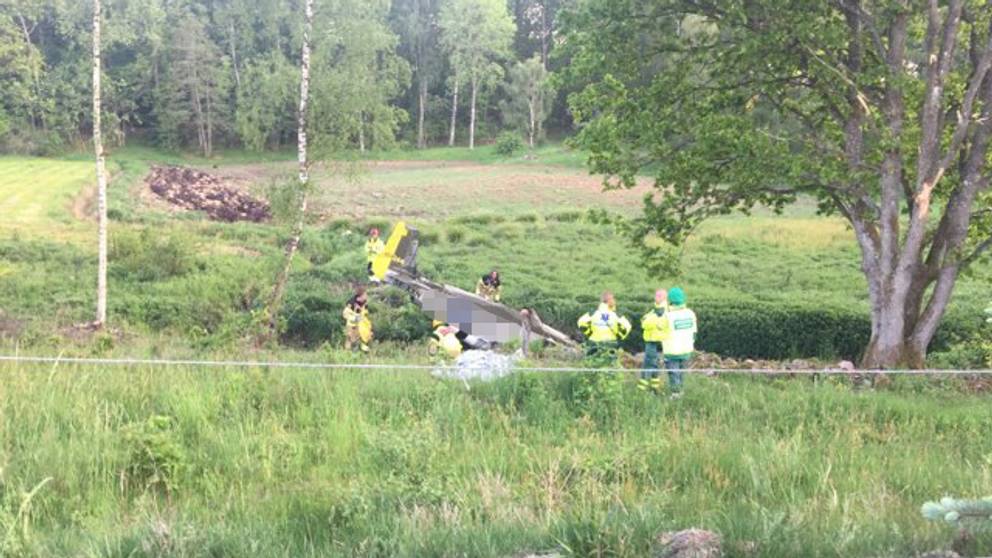 RÃ¤ddningstjÃ¤nst vid det stÃ¶rtade planet.