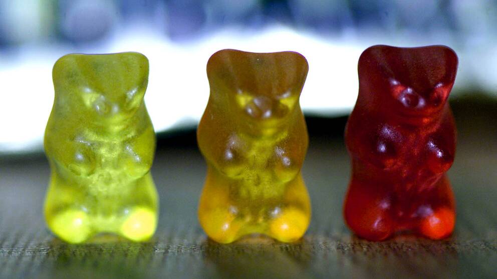 Tre gummibjörnar på rad.