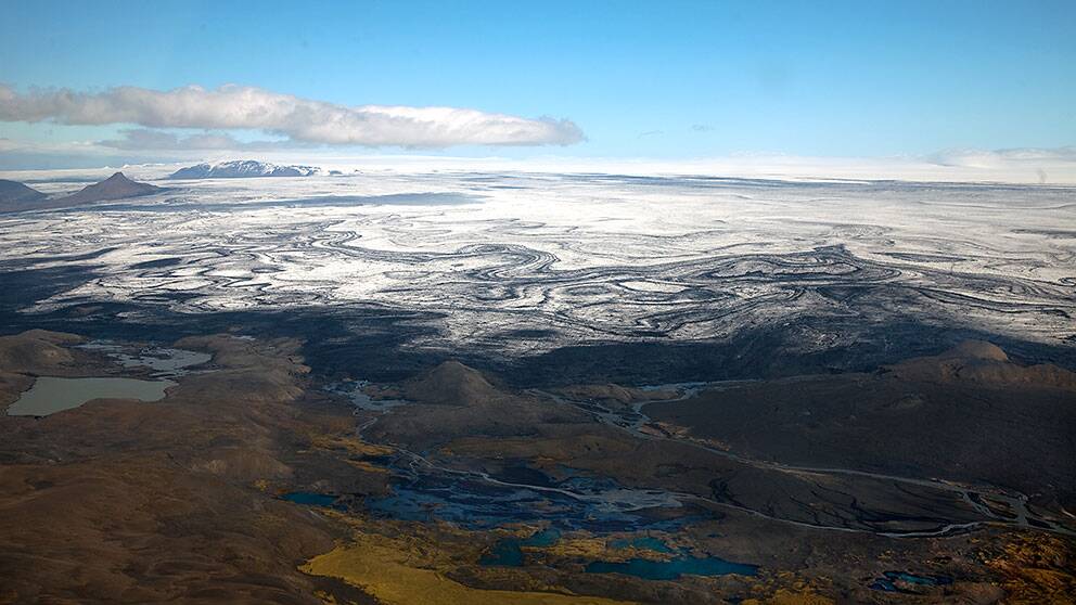 Glaciären Vatnajökull med vulkanen Bardarbunga som till största delen finns under isen.