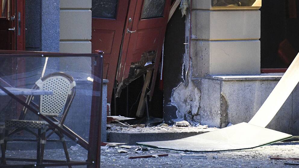 Skador efter en explosion utanför en nattklubb på Adelgatan i centrala Malmö den 11 juni 2019.