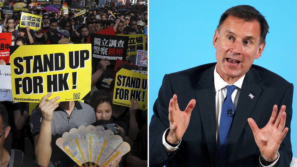 Demonstranter i Hongkong med skyltar, och Storbritanniens utrikesminister Jeremy Hunt