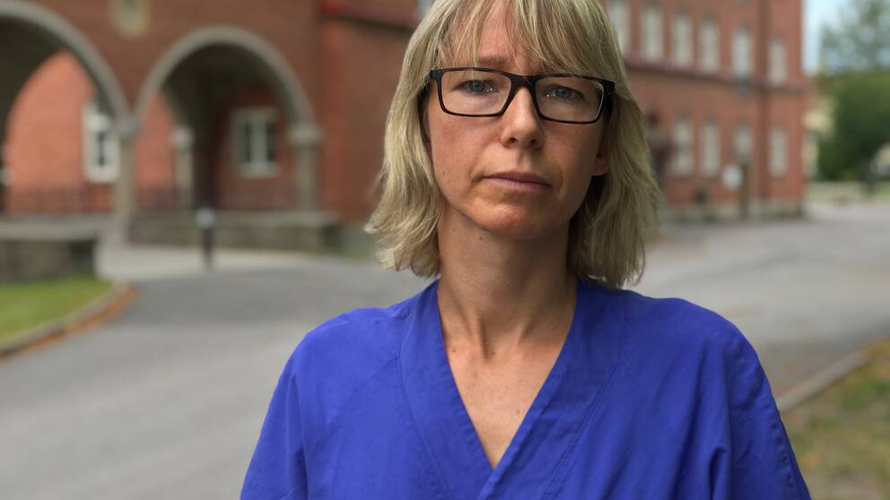 Hanna Österman, överläkare, utanför sjukhuset i Lidköping