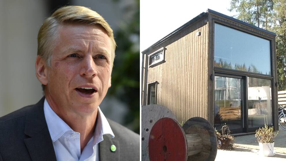 Finansmarknads- och bostadsminister Per Bolund (MP) och ett attefallshus.