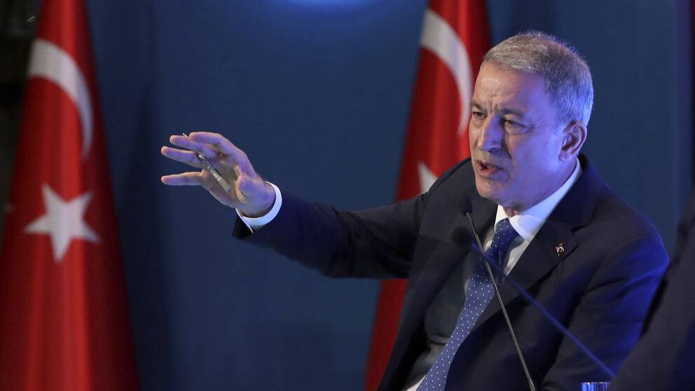 Turkiets försvarsminister Hulusi Akar meddelar beslutet om ledningscentralen under ett möte i Ankara på onsdagen.