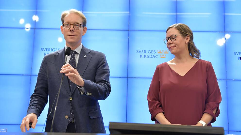Moderaternas gruppledare i riksdagen Tobias Billström och partiets migrationspolitiska talesperson Maria Malmer Stenergard presenter nya förslag på migrationsområdet.