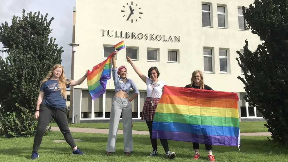 Tuva Hansson, Hanna Hallin, Norah Aalto Bengtsson och Melker Borg vill få bort den dåliga inställningen gentemot HBTQ-personer på Tullbroskolan.