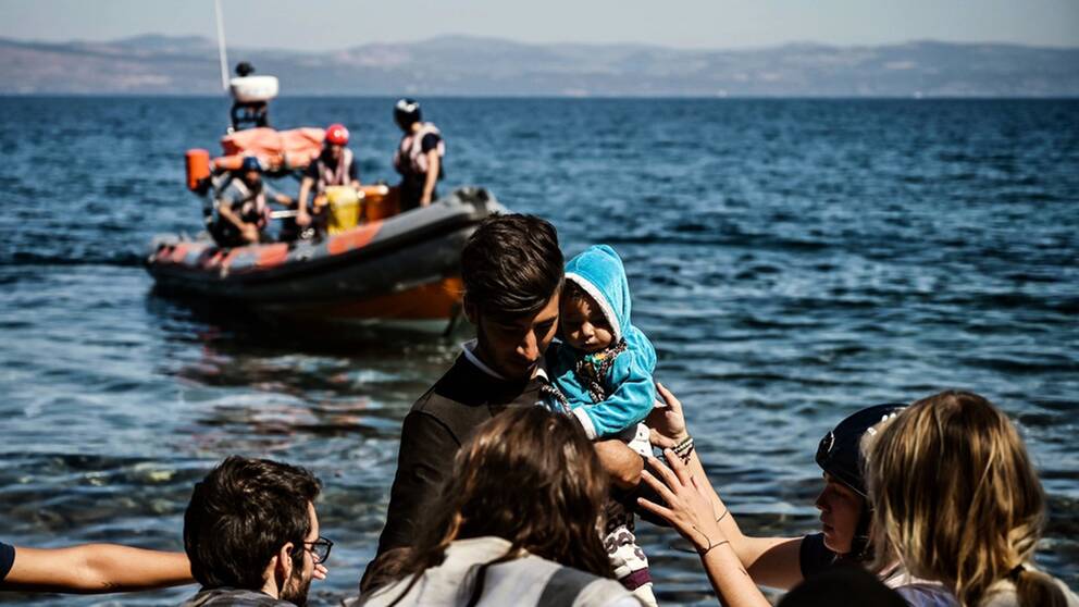 Antalet migranter och flyktingar som tar sig till från Turkiet till Grekland har ökat de senaste månaderna.