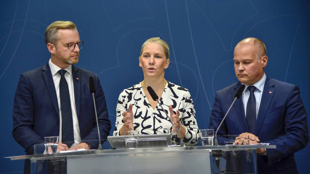 Mikael Damberg (S), Karolina Skog (MP) och Morgan Johansson (S).
