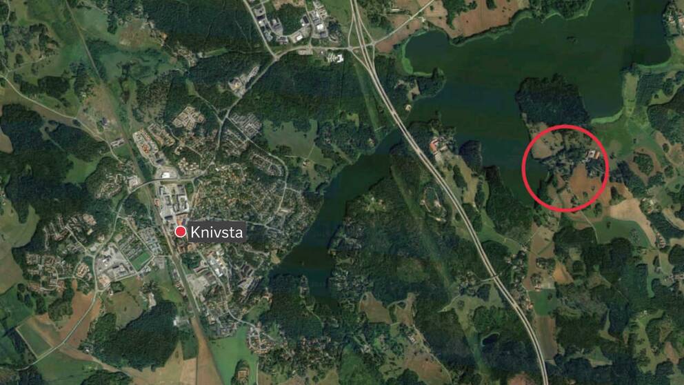 Karta. Kroppen påträffades i Ledinge, öster om Knivsta.