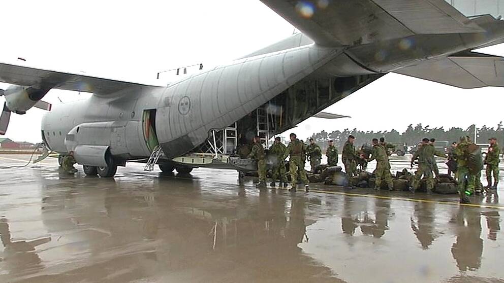 Om Gotland ska försvaras i en krigssituation, så måste militär personal snabbt flygas över från fastlandet för att använda de stridsvagnar som står i förråd på ön. 
Det här är något som försvarsmakten kommer att öva på, och man börjar idag.