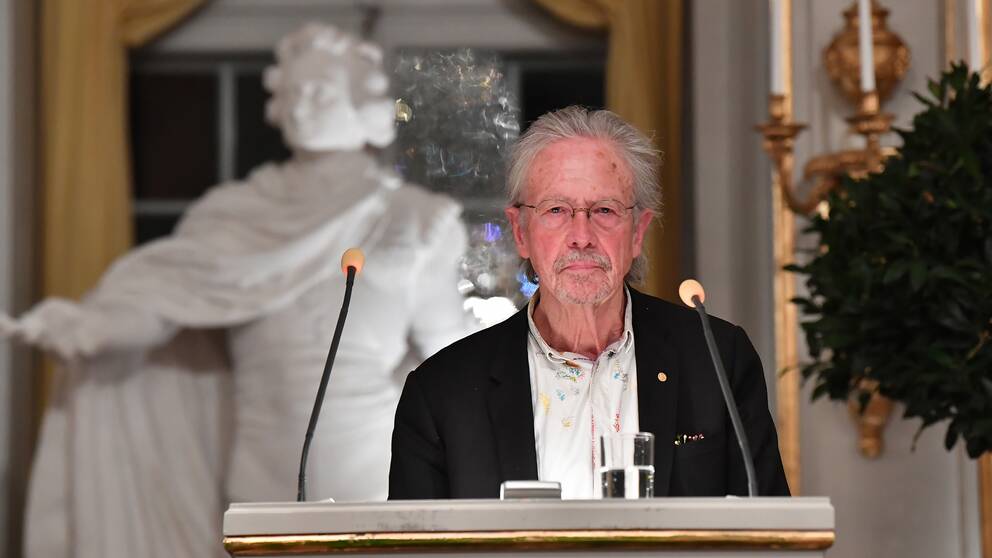 Litteraturpristagaren Peter Handke håller sin Nobelföreläsning på Börshuset i Stockholm.