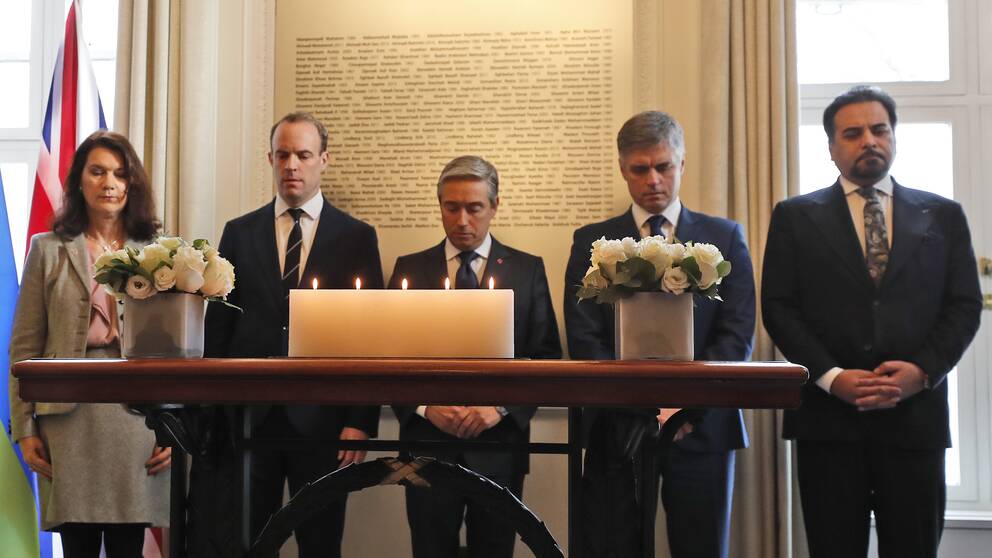 Utrikesminister Ann Linde (till vänster) tillsammans med utrikesministrarna för Storbritannien (Dominic Raab, till höger om Linde), Kanada (François-Philippe Champagne, mitten), Ukraina (Vadym Prystajko, andra från höger) och Afghanistan (Idris Zaman, längst till höger).