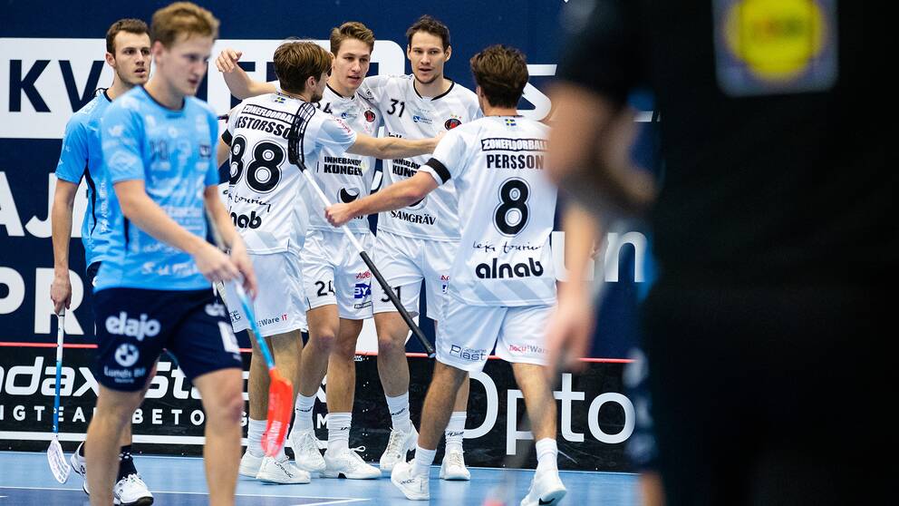 Pixbo jublar efter ett mål mot Warberg i västkustderbyt.
