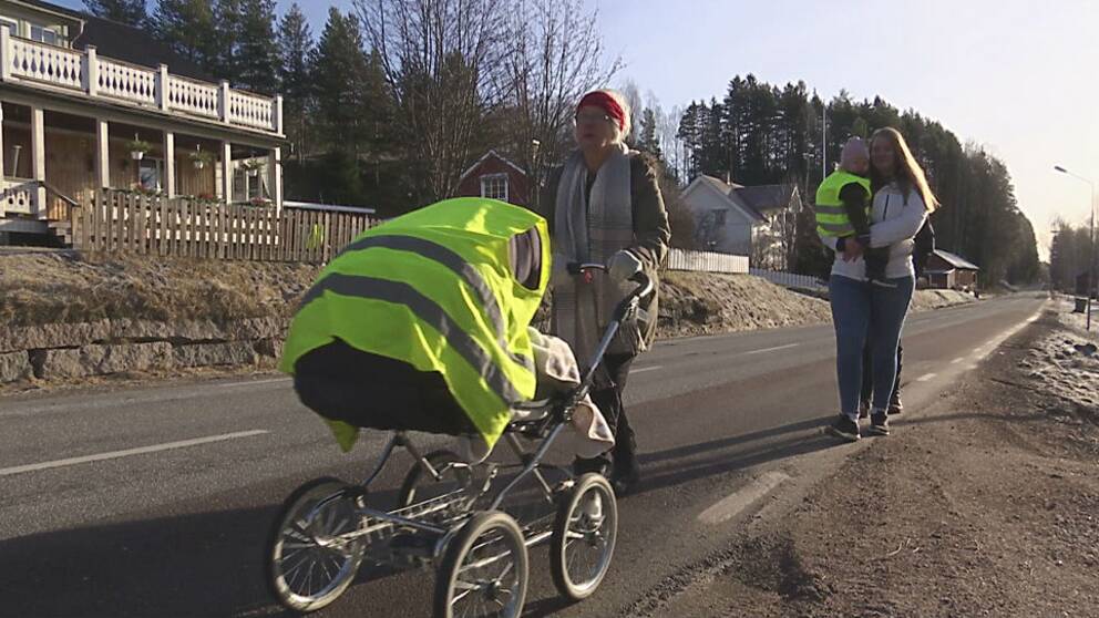 Linnea Uddström har med andan i halsen kastat sig i diket med barn och barnvagn fler gånger