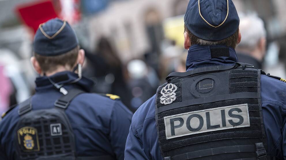 Två poliser.