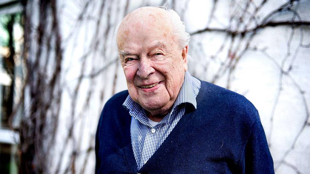 Skådespelaren Ingvar Kjellson har avlidit efter en tids sjukdom. Kjellson blev 91 år.