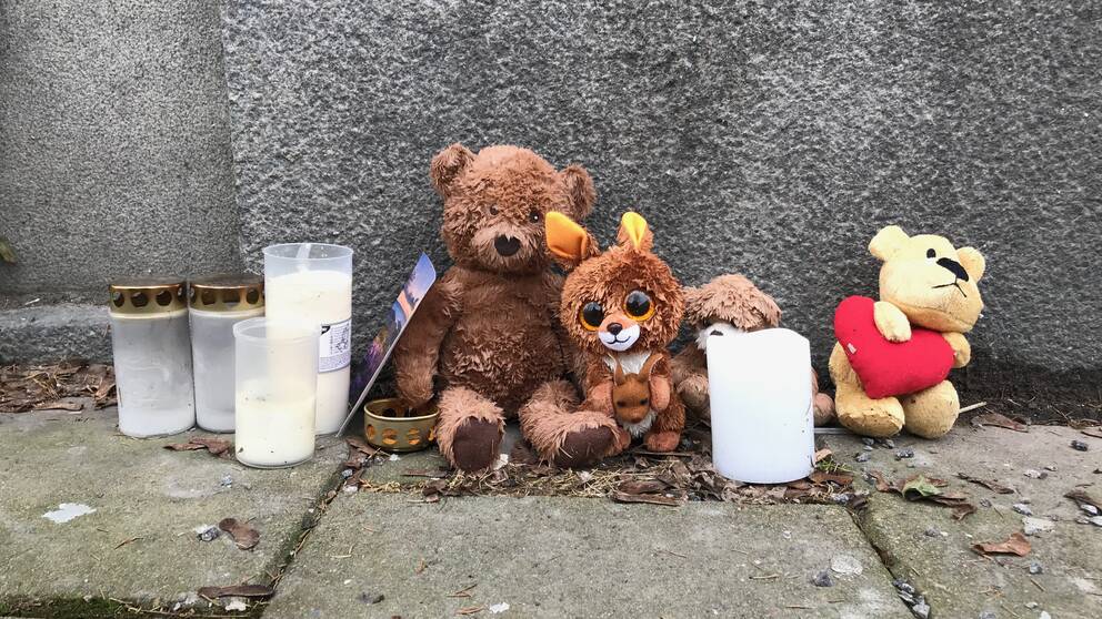 Norrköping, 3-åring död, Styrmansgatan, minnesplats, ljus, nallar