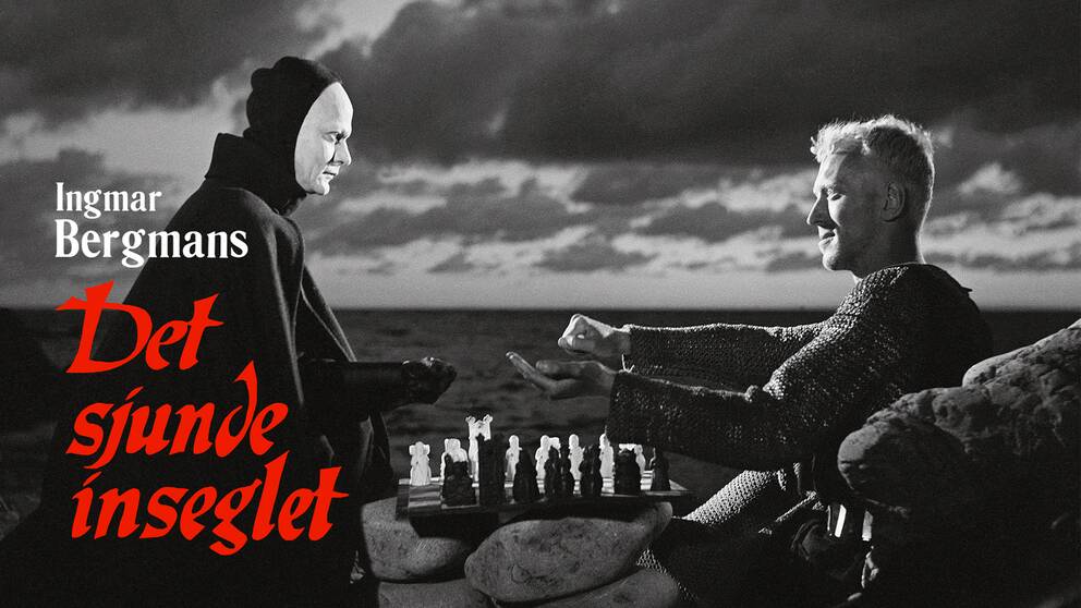 En riddare (Max von Sydow) spelar schack med döden (Bengt Ekerot) i ”Det sjunde inseglet”.