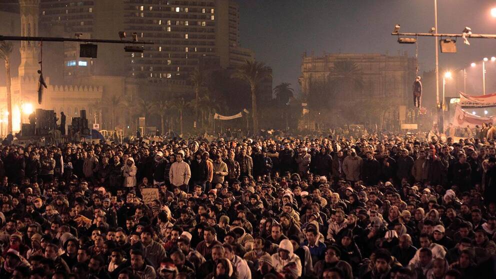 Dockor föreställande Hosni Mubarak hänger från trafikljus. Tusentals samlades 2011 på Tahrir-torget i Egypten för att protestera mot regeringen.