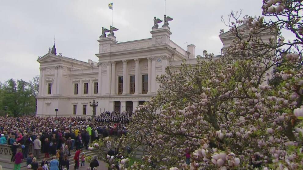Lunds studentsångare hälsar våren välkommen | SVT Nyheter
