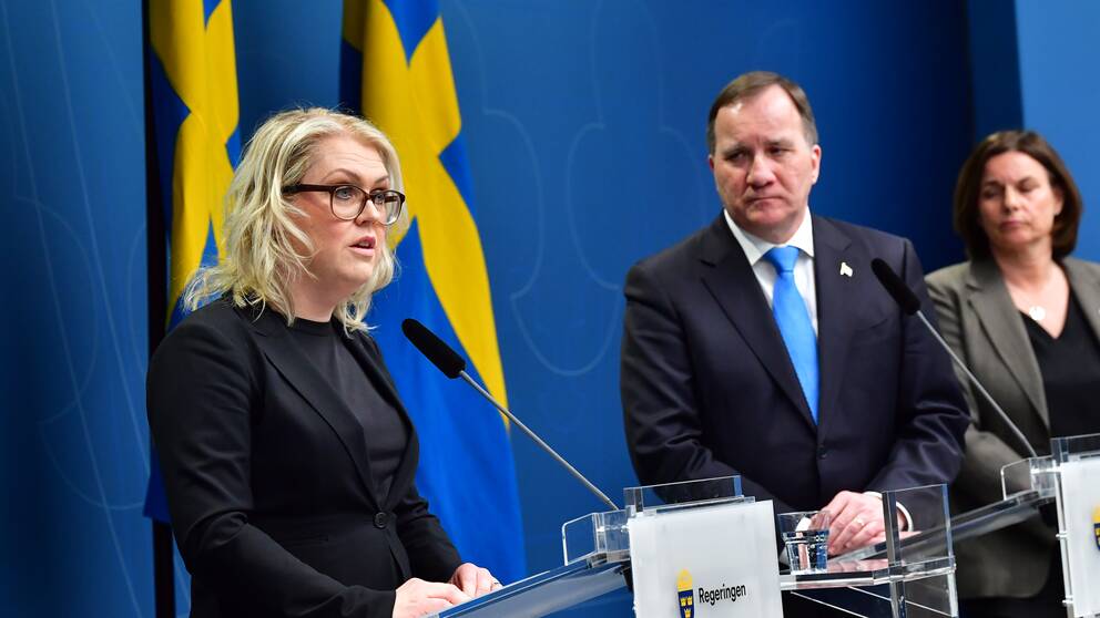 Socialminister Lena Hallengren, statsminister Stefan Löfven och vice statsminister Isabella Lövin.