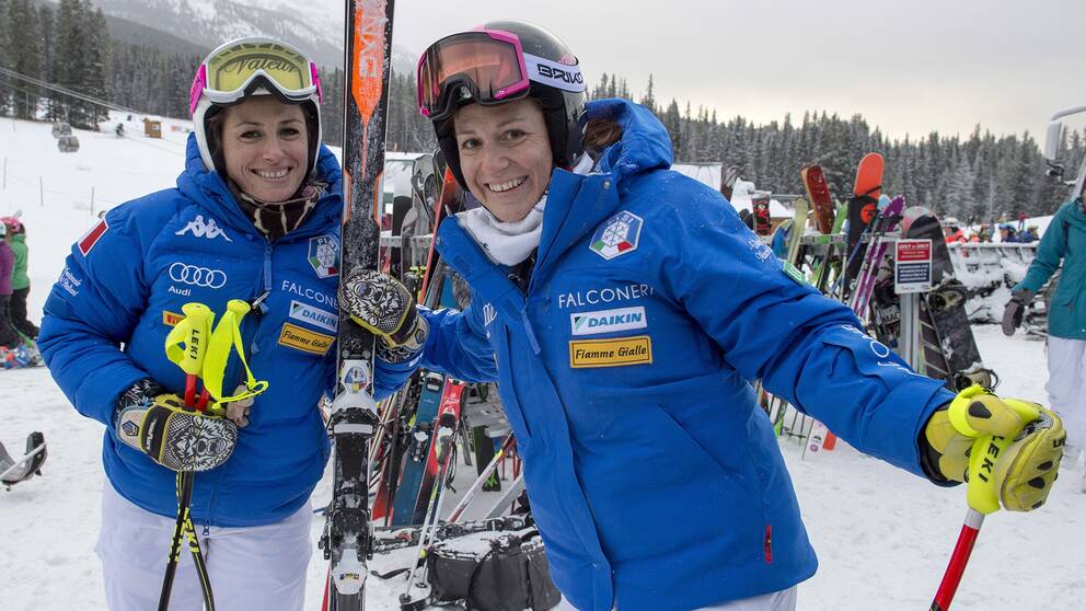 Italienska systrarna Elena och Nadia Fanchini har beslutat sig för att lägga skidorna på hyllan. Arkivbild.