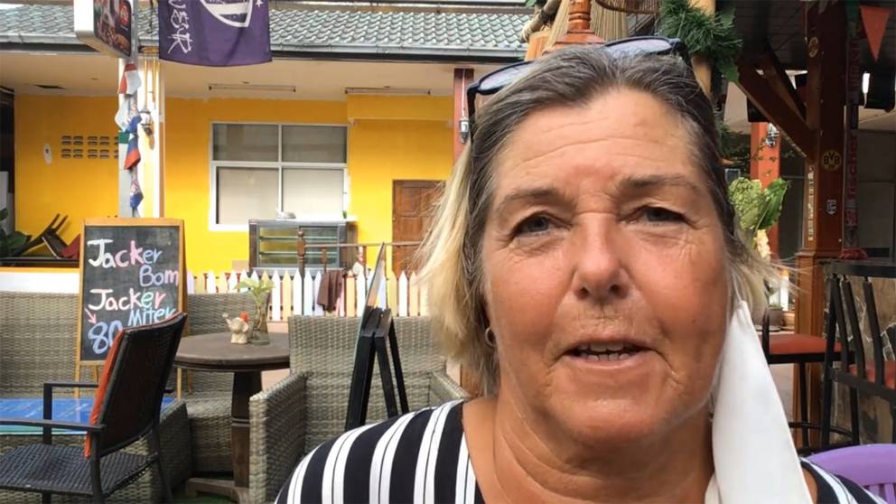 Pia Alm-Borgström, som bor strax utanför Umeå i vanliga fall, får på grund av coronakrisen vara kvar i Thailand ytterligare två månader än vad som var tänkt.