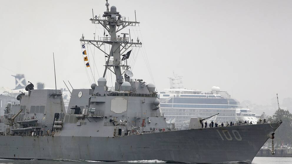 I den amerikanska insatsen ingick tre krigsfartyg och ett stödfartyg. Ryssland har informerats om insatsen, enligt Pentagon.