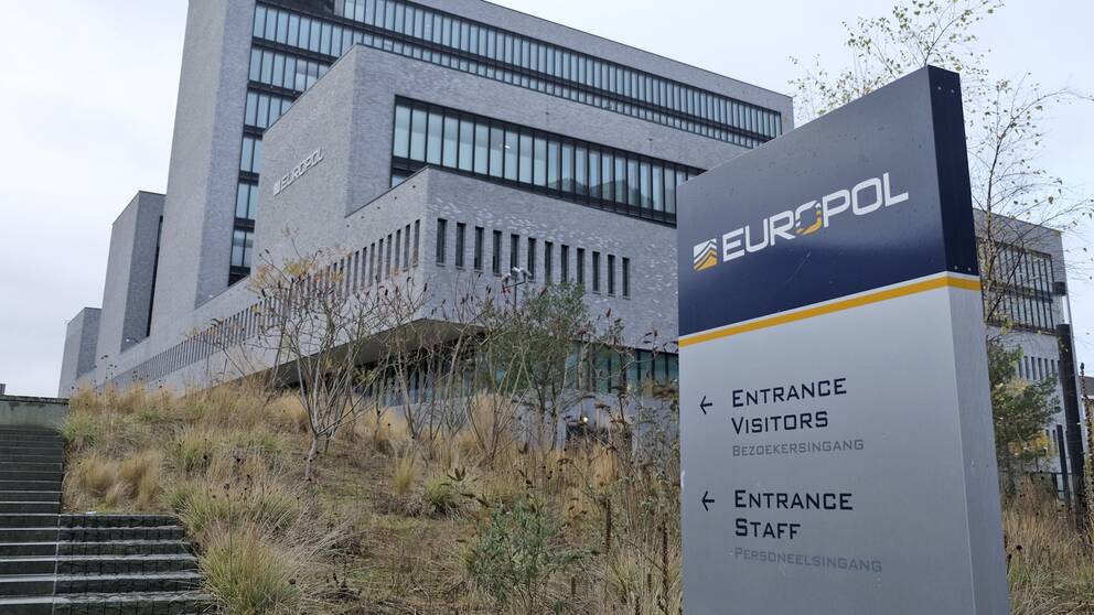Samarbetet mellan Europol-länderna, när det kommer till att utreda brott som begåtts av anställda inom rättsväsendet, ska att förbättras med hjälp av ett nytt nätverk, uppger polisen. Bilden visar Europols högkvarter i Haag.