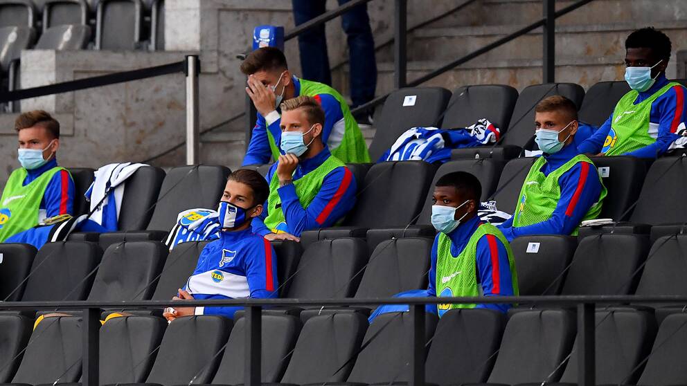 Nu slipper avbytarna i Hertha Berlin och de andra tyska lagen bära ansiktsmask.