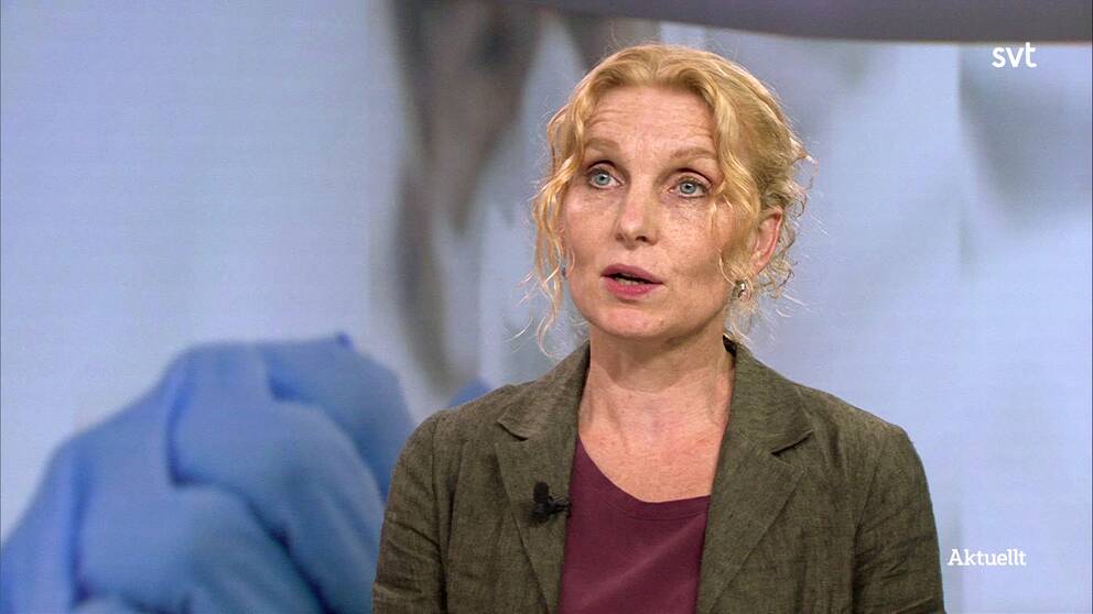 Anna Mia Ekström, överläkare och professor i global infektionsepidemiologi intervjuas i Aktuellts studio.